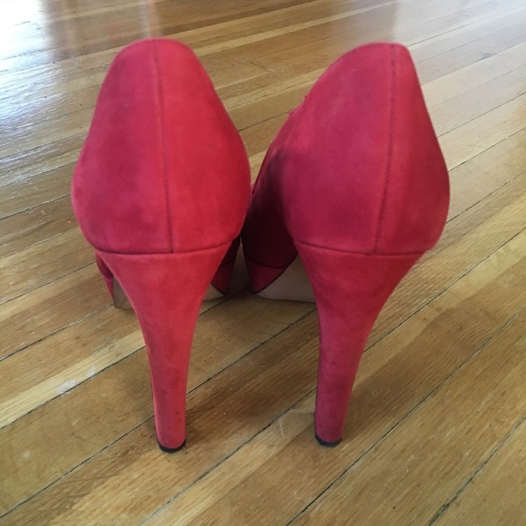 red faux suede Aldo platform heels - Picture 3 of 8
